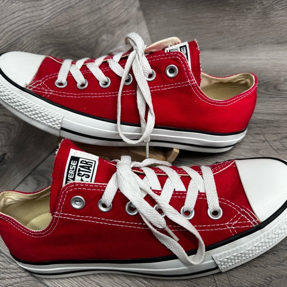 Converse Chuck Taylor All Star Low Top Red Sneakers Shoes Mens 7 Womens 9 - Picture 2 of 13